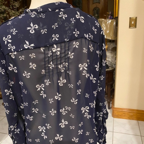 Navy and with white bows printed on shear fabric. Size M juniors - Picture 3 of 11